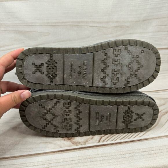 Muk Luks Gray Sherpa Lined Sweater Boots Size 9 - Picture 2 of 12